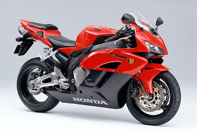 ホンダ、スーパースポーツバイク『CBR1000RR』を発売 画像