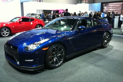 【ロサンゼルスモーターショー11】日産 GT-R 2012年型…「世界一のコストパフォーマンス」北米法人副社長 画像