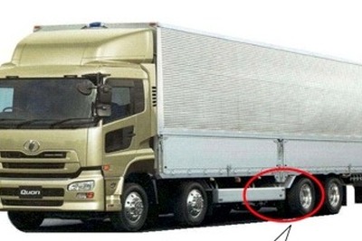 UDトラックス 大型トラック、減速機不具合で走行不能 画像