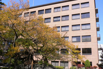 ガソリン代を踏み倒し、警官をはねた男に懲役3年6か月の実刑判決 画像