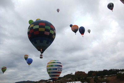 熱気球競技を空中から見る---自然の威力を体感 画像
