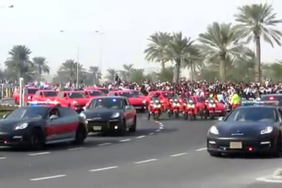 ポルシェのポリスカー軍団、行進…中東カタール［動画］ 画像