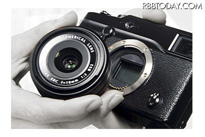 ［カメラ］富士フイルム、初のレンズ交換式ミラーレスデジカメ…X-Pro1 画像