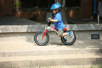 ペダル装着可能なキックバイク---レンラッドをニコライドが取り扱い開始 画像