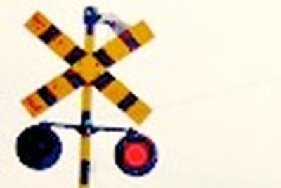 進路を塞がれて踏切内で立ち往生　ダンプと列車衝突 画像