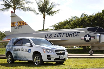 GM、燃料電池車を米軍に納車 画像