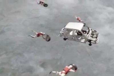 日産 ジューク、組み立ては空中で［動画］ 画像