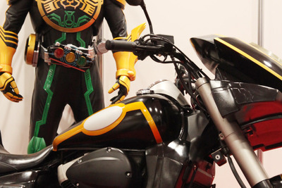 【東京モーターサイクルショー12】仮面ライダーに登場した3台のバイクが展示 画像