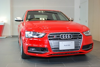 【アウディ A4 改良新型】フロントデザイン改良 画像