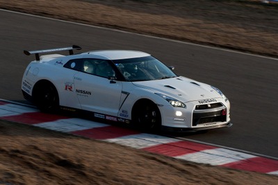 ダンロップ、ニュル24時間レースに参戦する GT-R にタイヤを供給 画像