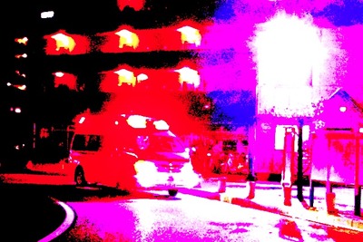 路肩の歩行者に衝突、検問で逮捕 画像