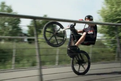 アウディの電動アシスト自転車、驚異のスタント走行[動画] 画像