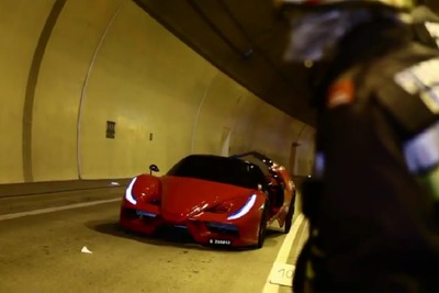 フェラーリ FXX風ペダルカー、シューマッハ選手のスタント走行に挑戦 [動画] 画像