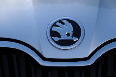 シュコダ、新型セダンを予告…車名は「ラピッド」 画像