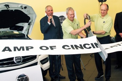 米EVベンチャー活況、AMPが第1号店オープン 画像