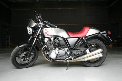 ワイルド7のカスタムバイク&衣装 Hondaショールーム 画像