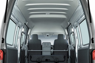 【日産 NV350キャラバン 新型】広くて使い勝手の良い荷室空間 画像