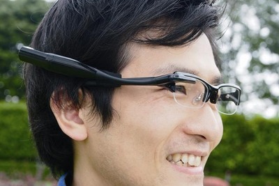 オリンパス、メガネ装着式ウェアラブルディスプレイ 画像
