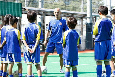 【夏休み】プロが教えるサッカースクール、夏休み受付開始  画像
