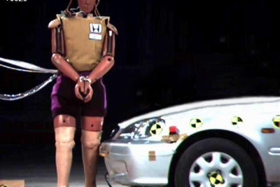 ホンダ、「持ち上がりフード」で歩行者に対する衝撃低減 画像