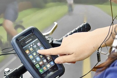 エバーグリーン、自転車用防水スマホケースを発売 画像