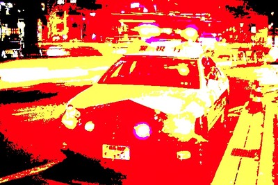 衝突事故で車外放出の男児、後続車にはねられ死亡 画像