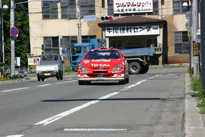 【WRCラリージャパン】リエゾン…公道では遵法運転 画像