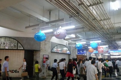 明日発売のドラゴンクエストX…スライムたちが渋谷駅に 画像