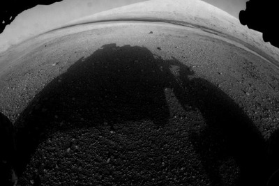 キュリオシティが火星で活動を開始 画像