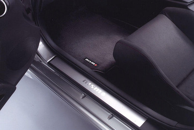 NISMOから、フェアレディZ用キッキングプレート&リアウィング 画像