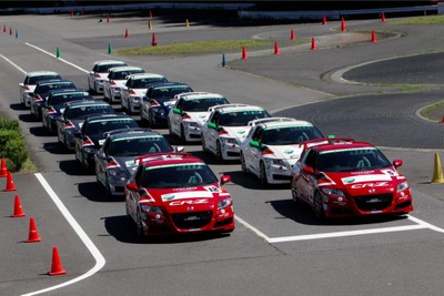 【ホンダ スポーツ&エコプログラム】特別無限仕様のCR-Zでコーナリングを学ぶ 画像
