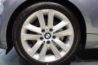 【BMW 1シリーズ発表】全車にランフラットタイヤ…星印が認定の証 画像