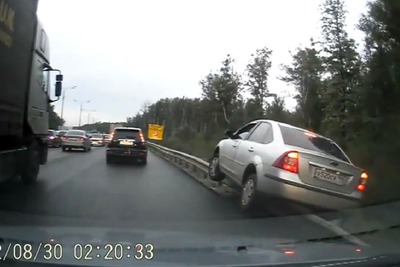 渋滞中の路肩走行、無情な結末…ロシア［動画］ 画像