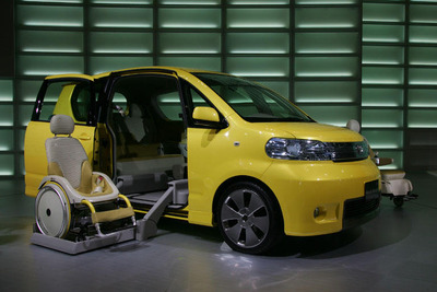 【東京モーターショー04】ポルテ、両側スライドドアは車いす向け… 画像