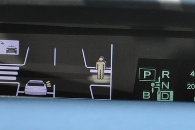 【トヨタ安全技術12】ITS実験場で路車・車車間通信のデモンストレーション 画像