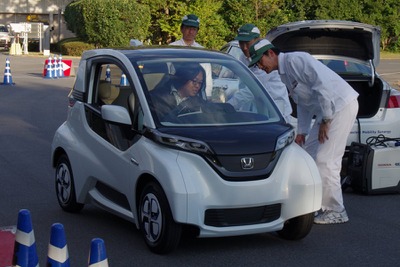 【ホンダミーティング12】3人乗り超小型EVはファントゥドライブ 画像