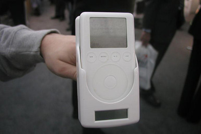 【Macエキスポ04】iPodを車内と車外で使うための製品 画像