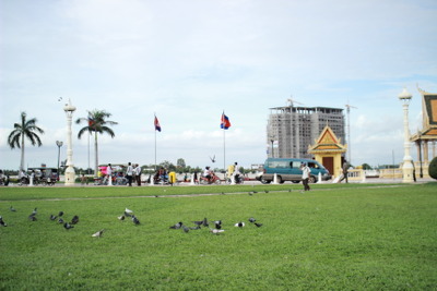 保険業界の売り上げ、9か月で2600万ドル　カンボジア 画像