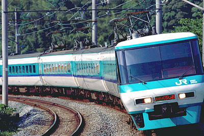 JR西日本年末年始の利用実績、新幹線・在来線の利用客は3％増 画像