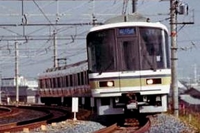 JR西日本、221系近郊形電車をリニューアル…バリアフリー対応 画像