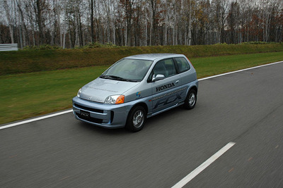 ホンダ、北海道庁に燃料電池車を販売へ 画像