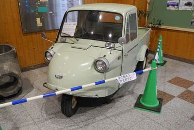 熊本の温泉施設にダイハツのミゼット 画像