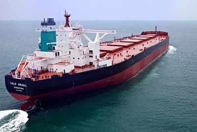 新日鉄住金君津製鉄所、世界最大級の大型鉄鉱石輸送船が入港 画像