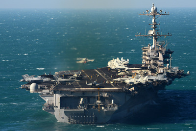 アメリカ海軍第5艦隊の原子力空母 USSジョン・C．ステニス 画像