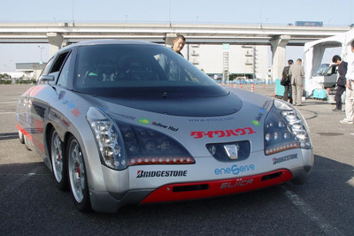 【慶応大学エリーカ】これが“最高速度挑戦車”の車内だ 画像
