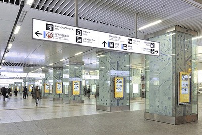 シャープ、JR博多駅構内に大規模サイネージシステムを導入 画像