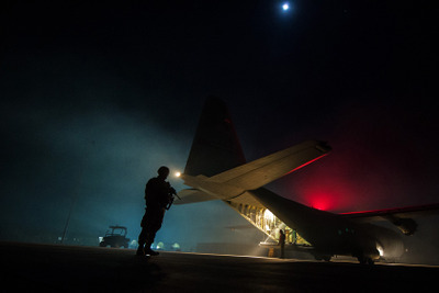 C-130J スーパー・ヘラクレスの周辺警戒を行う兵士の姿を公開 画像
