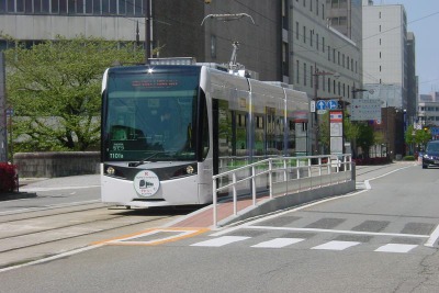 富山地方鉄道、サントラム「T102号」新車両を導入 画像