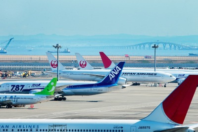 航空輸送統計、国際線輸送人員2.2%増、中国は3割減…2012年10月 画像