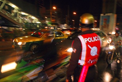 バンコクで路上強盗、容疑者６人逮捕 画像
